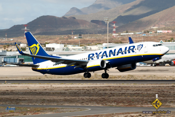 Boeing 737-8AS