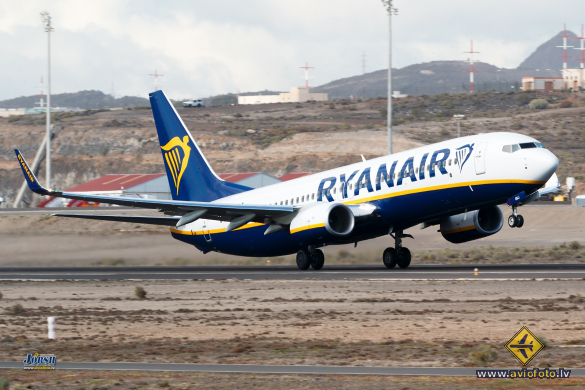 Boeing 737-8AS