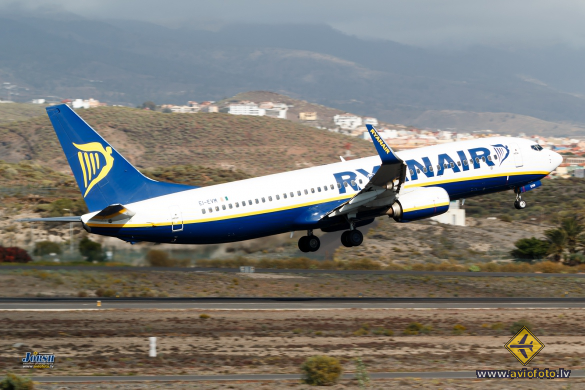 Boeing 737-8AS