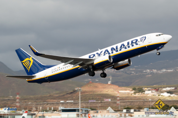 Boeing 737-8AS