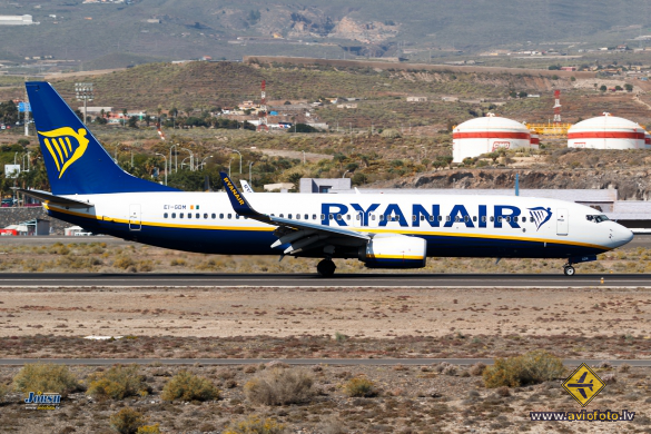 Boeing 737-8AS