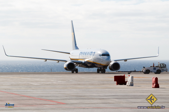 Boeing 737-8AS