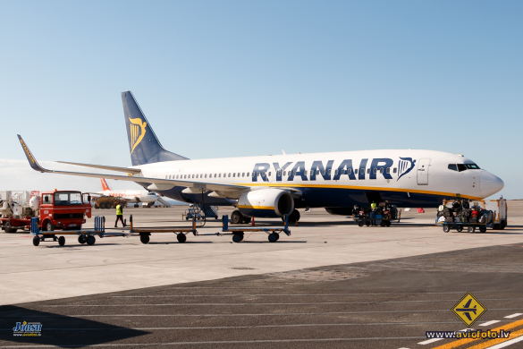 Boeing 737-8AS
