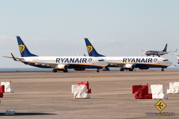 Boeing 737-8AS