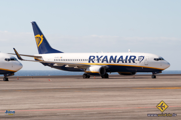 Boeing 737-8AS