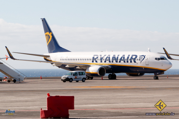 Boeing 737-8AS