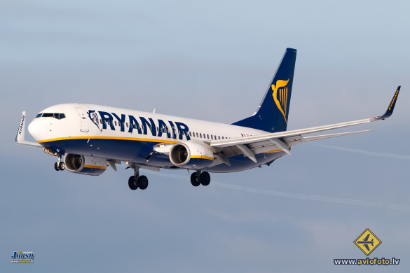 Boeing 737-8AS