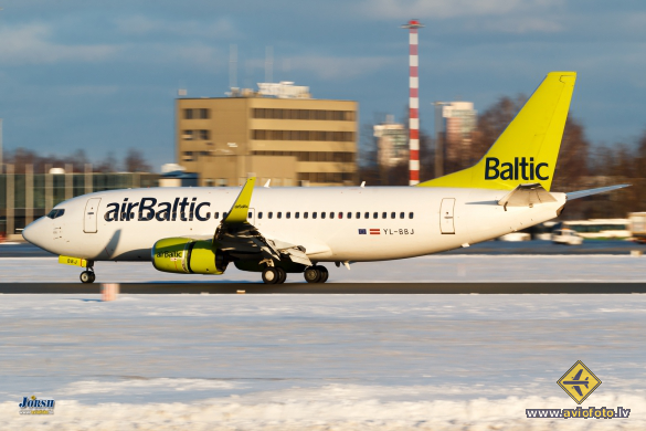 Boeing 737-36Q