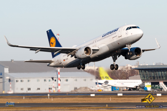 Airbus A320-214