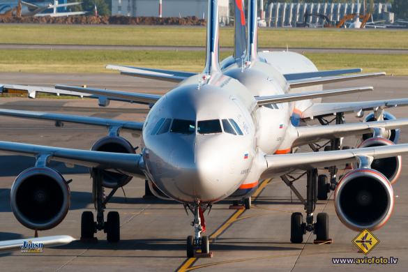 Airbus A320-214