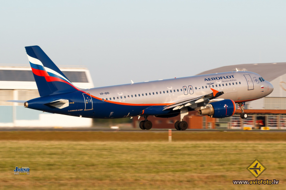 Airbus A320-214