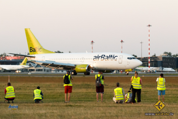Boeing 737-31S