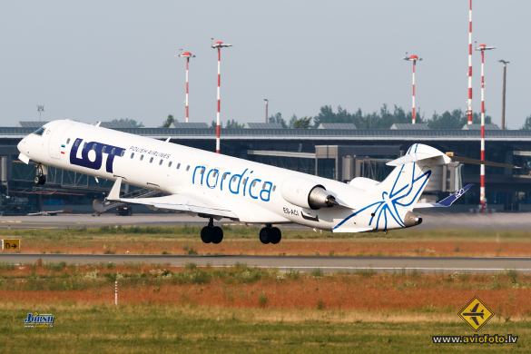 Bombardier CRJ-900ER (CL-600-2D24)