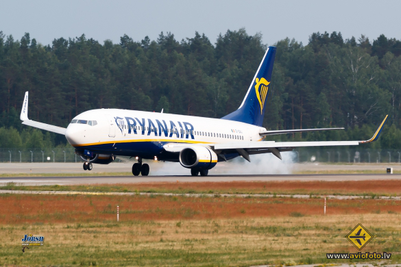 Boeing 737-8AS