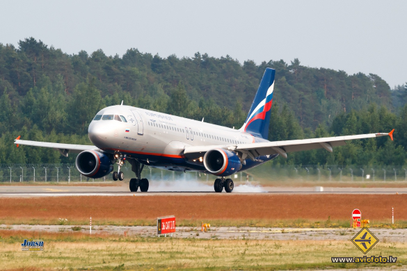 Airbus A320-214