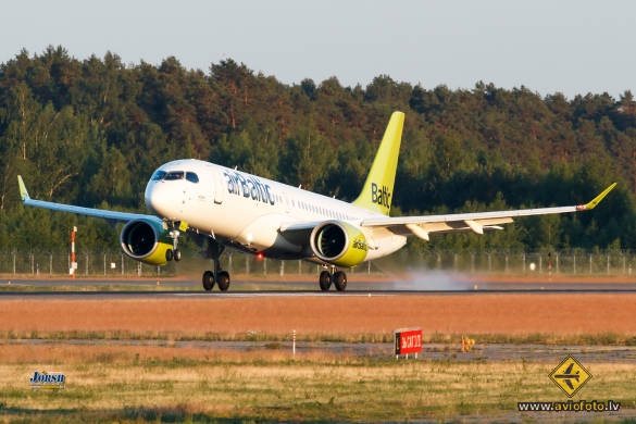 Airbus A220-300