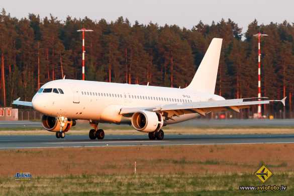 Airbus A320-214