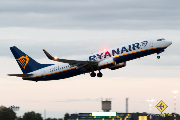 Boeing 737-8AS