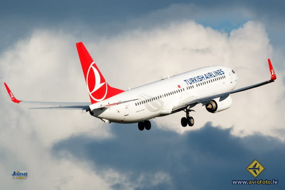 Boeing 737-8F2