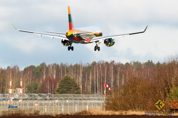 Airbus A220-300