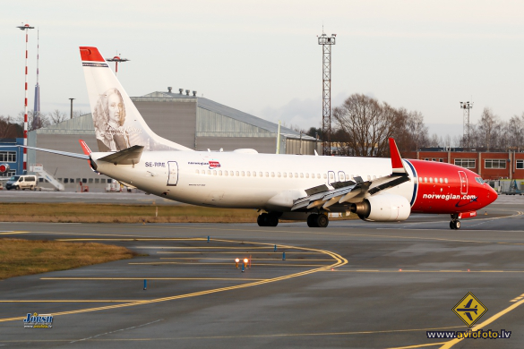 Boeing 737-8JP
