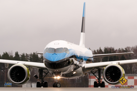 Airbus A220-300
