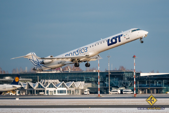 Bombardier CRJ-900ER (CL-600-2D24)