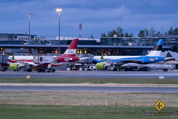Airbus A220-300