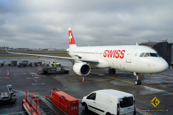 Airbus A320-214