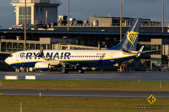 Boeing 737-8AS