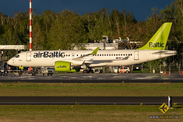 Airbus A220-300