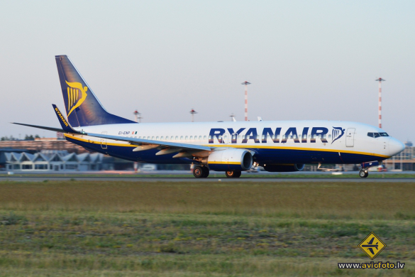 Boeing 737-8AS