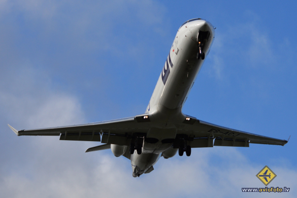 Bombardier CRJ-900LR (CL-600-2D24)