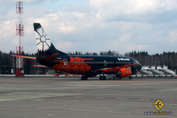 Boeing 737-3Q8