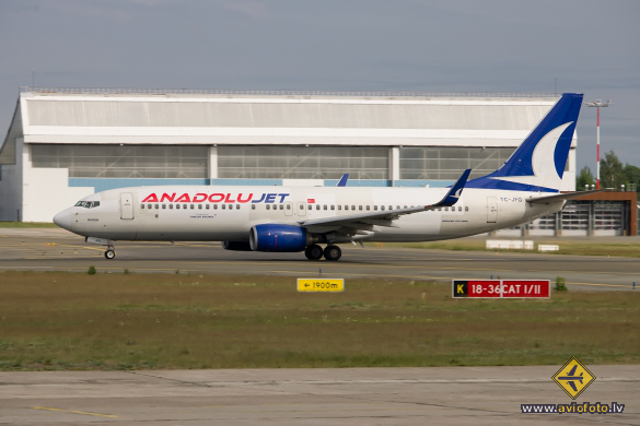 Boeing 737-8F2