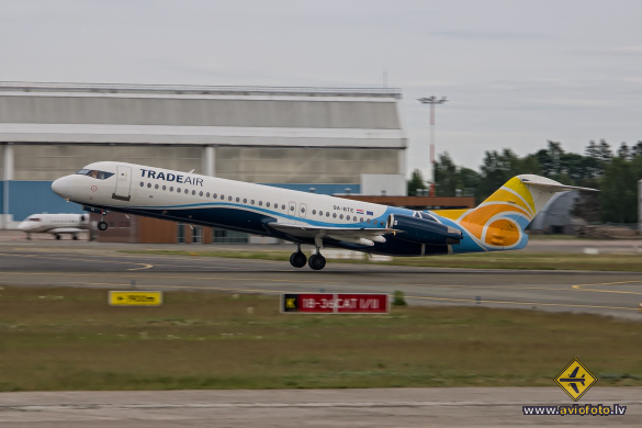 Fokker 100 (F-28-0100)