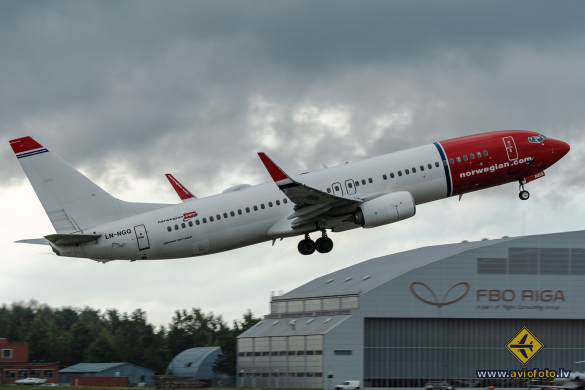 Boeing 737-8JP