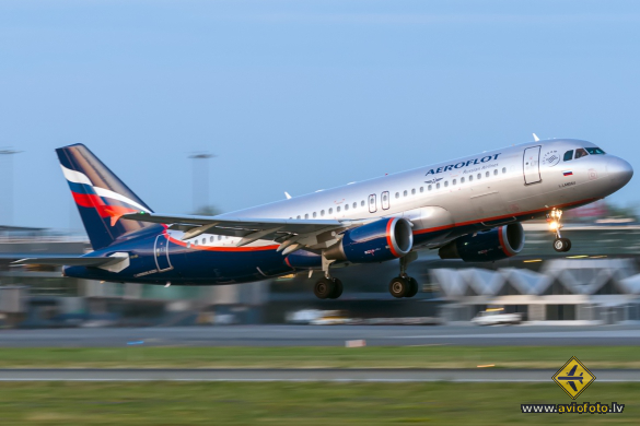 Airbus A320-214