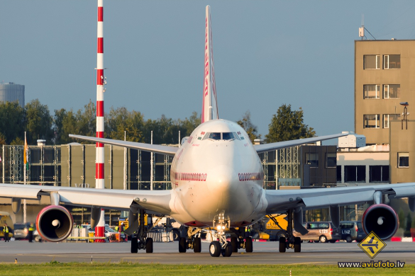 Boeing 747-437