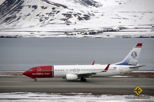 Boeing 737-8JP