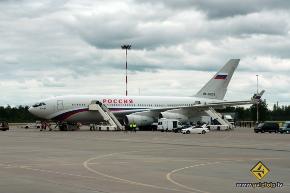 Ilyushin Il-96-300PU