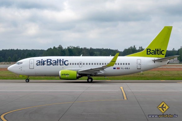 Boeing 737-36Q