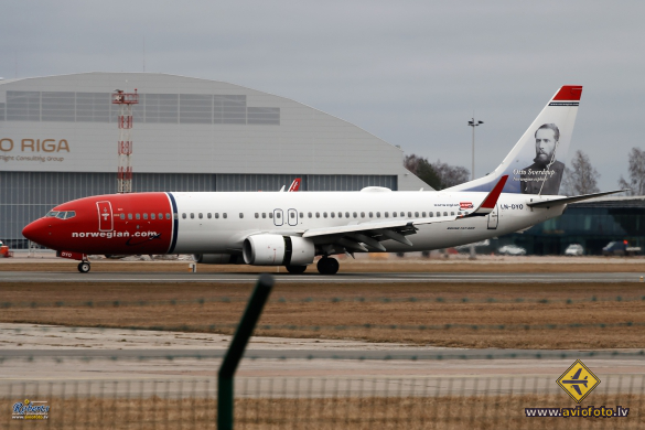 Boeing 737-8JP