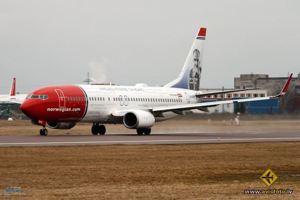 Boeing 737-8JP