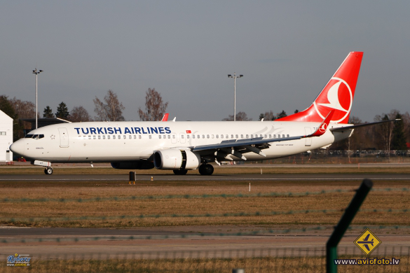 Boeing 737-8F2