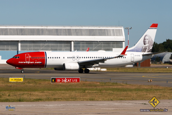 Boeing 737-8JP