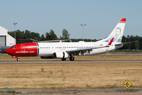 Boeing 737-8JP