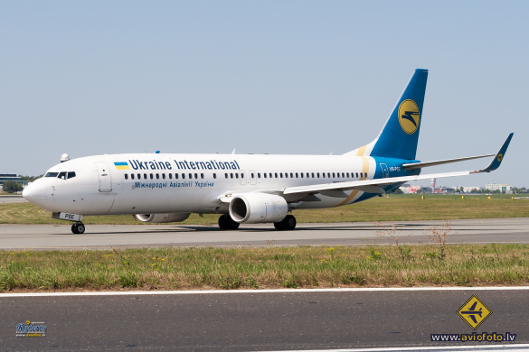 Boeing 737-84R