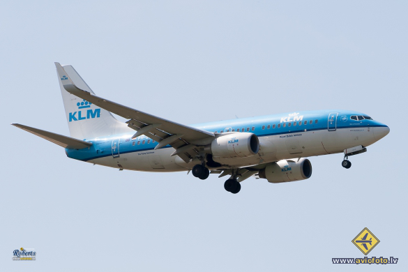 Boeing 737-7K2