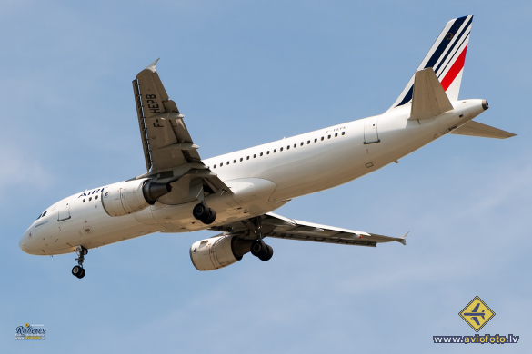 Airbus A320-214